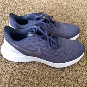 Nike Women’s Revolution 5 Running Shoe - size 11